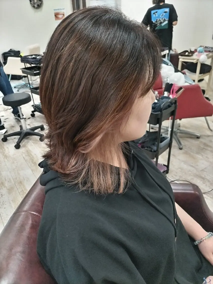 ミディアム カラー ベージュカラー インナーカラー ピンクカラー ピンクベージュ 磯崎 美幸のヘアスタイル