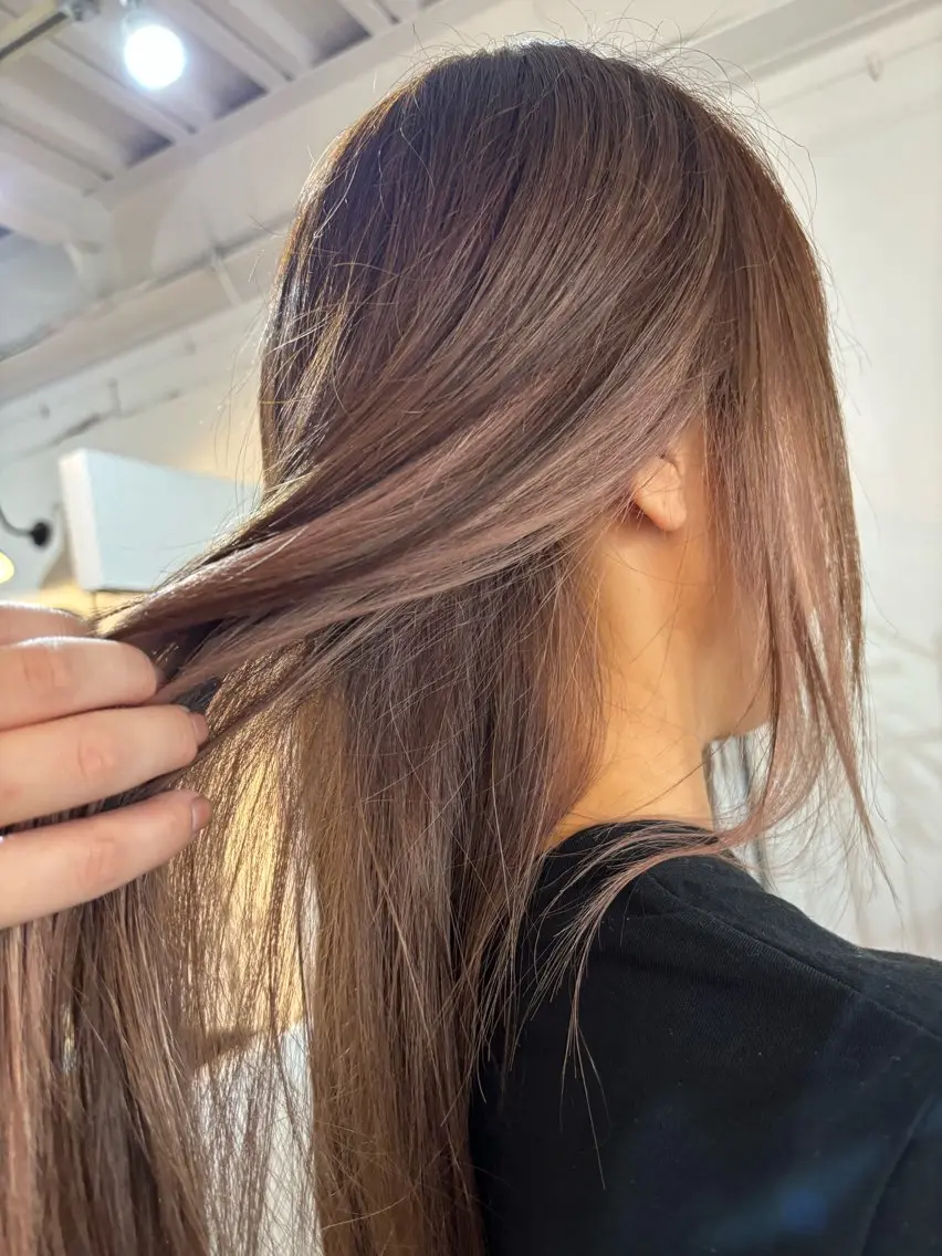 ロング ヘアカラー 平田 渚唯のヘアスタイル