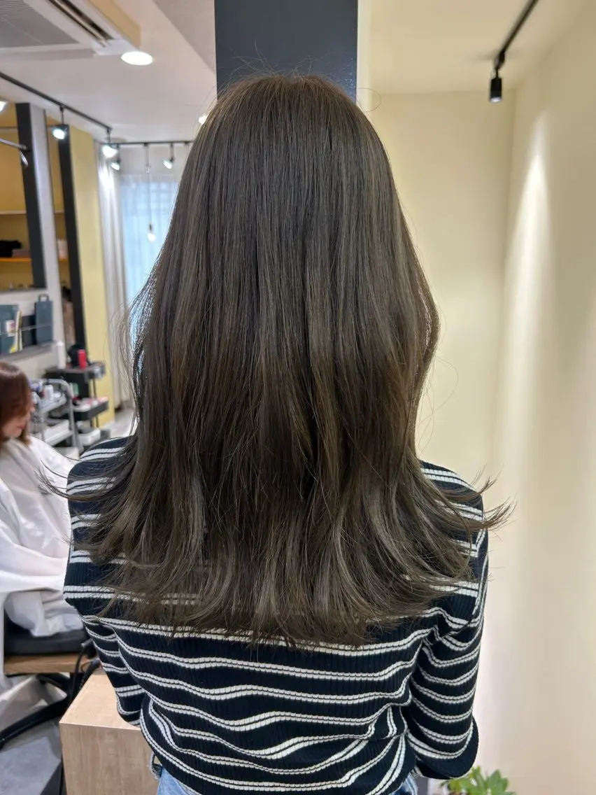 ロング カラー ブリーチ グレージュ ミルクティーグレージュ カット ヘアカラー トリートメント hubhair レイヤー/透明感のヘアスタイル
