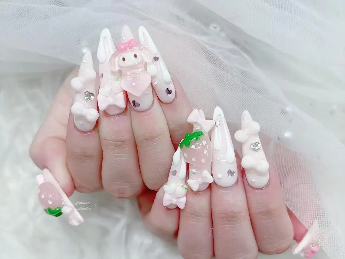 ネイル 長さ出し キラキラネイル 韓国ネイル ロングネイル マグネットネイル ハンドネイル ハンドケア MUNI🎀 NAIL のネイルデザイン