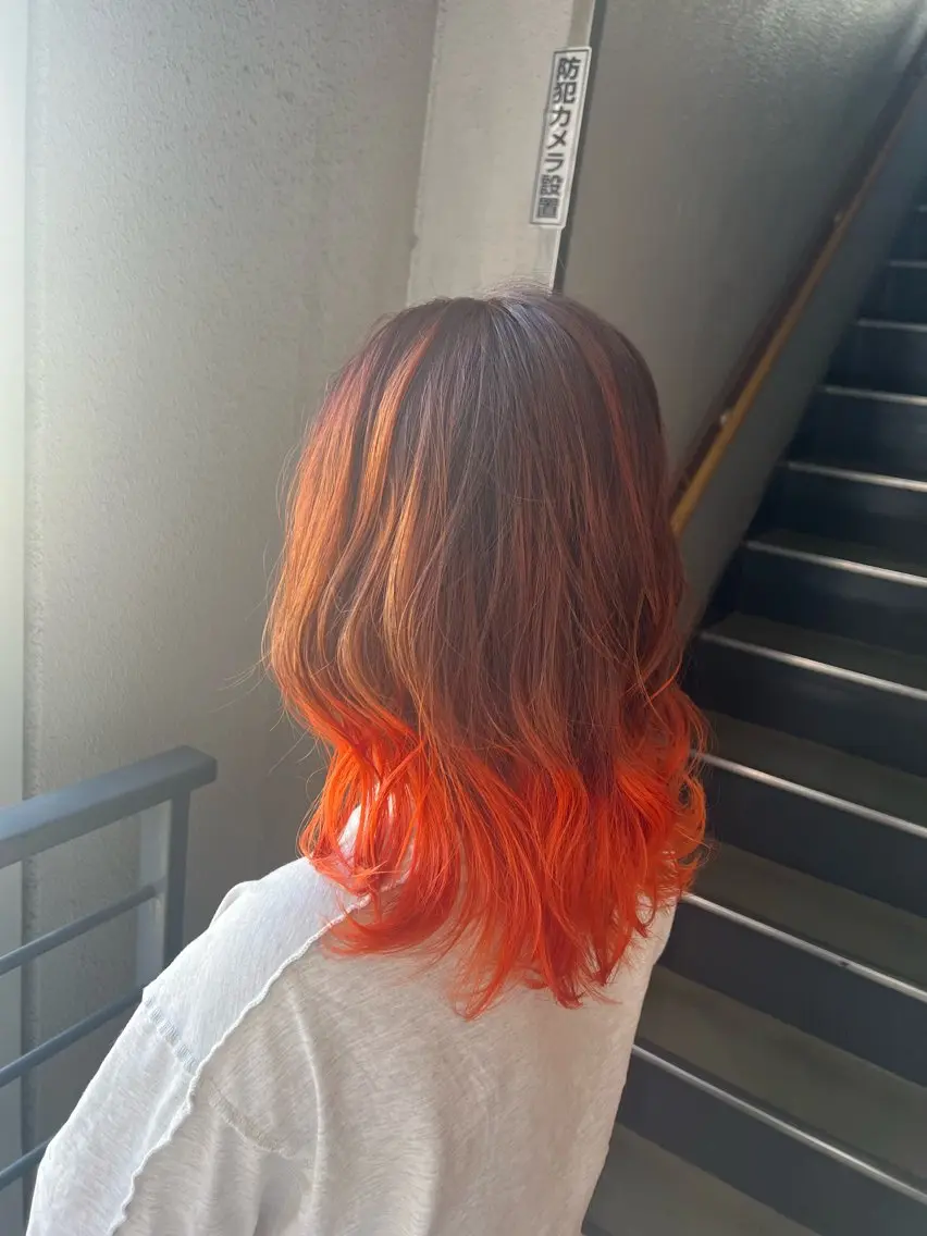 セミロング カラー グラデーションカラー オレンジ カット ヘアカラー トリートメント Kazu .Kのヘアスタイル