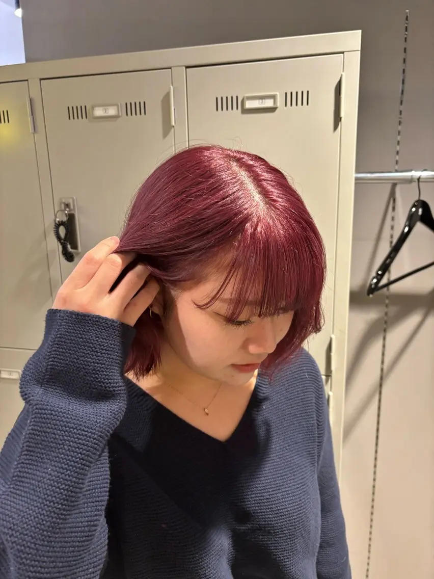 ミディアム カラー カシス ダブルカラー ピンクカラー レッドカラー 抜け感レイヤー︴ ニュアンスカラーのヘアスタイル