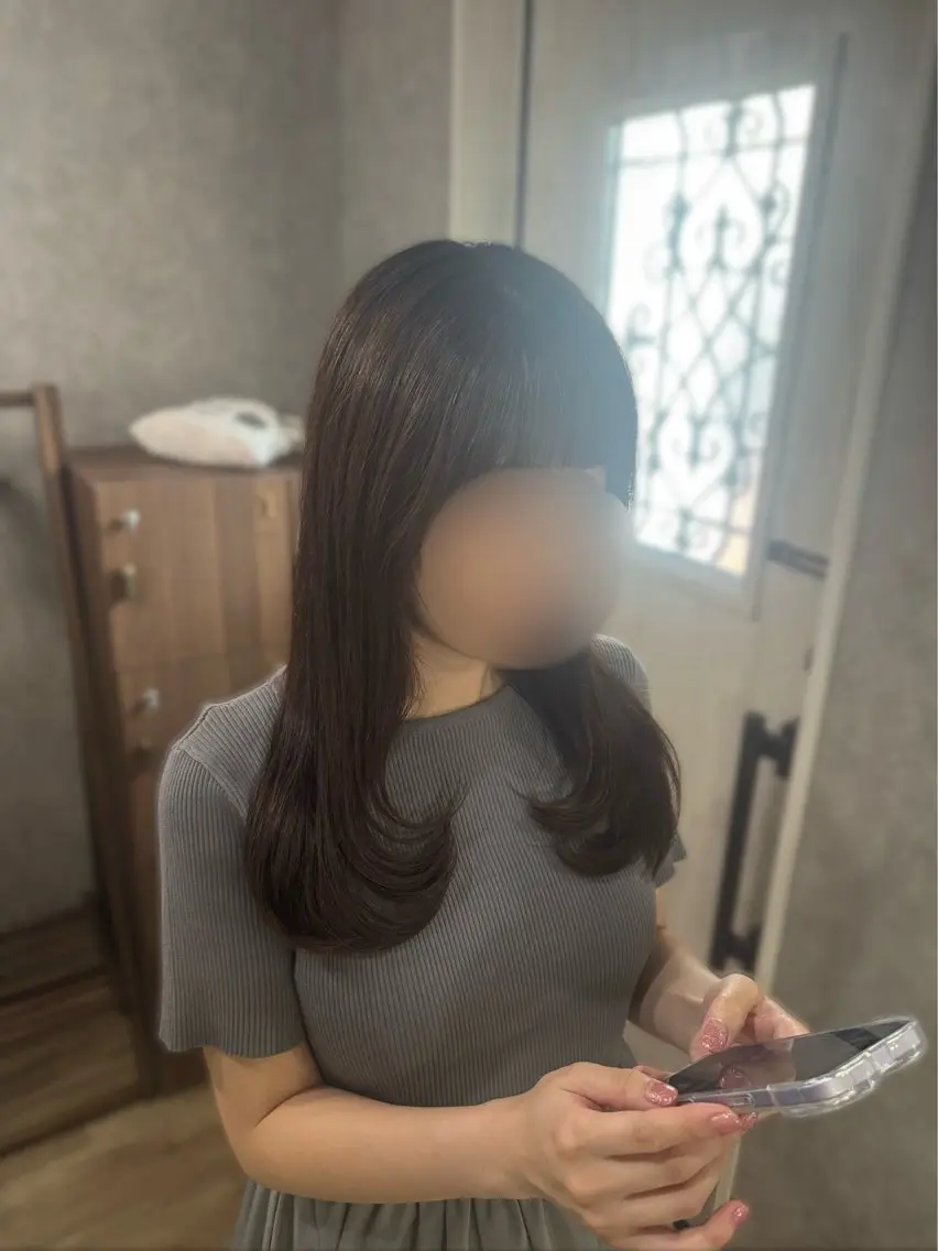 ロング レイヤーカット . みおのヘアスタイル