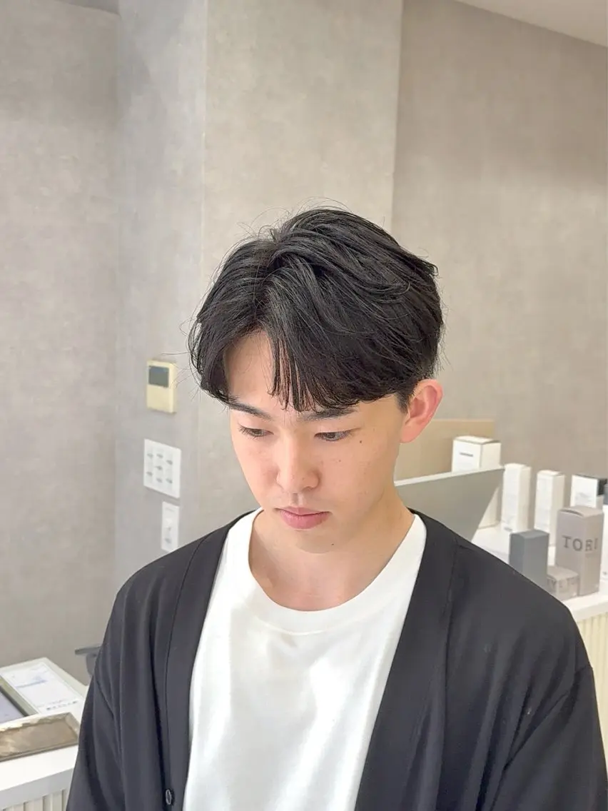 ショート メンズ センターパート メンズパーマ 似合わせカット 【東北メンズヘア1 位受賞🥇】本間祐太のヘアスタイル