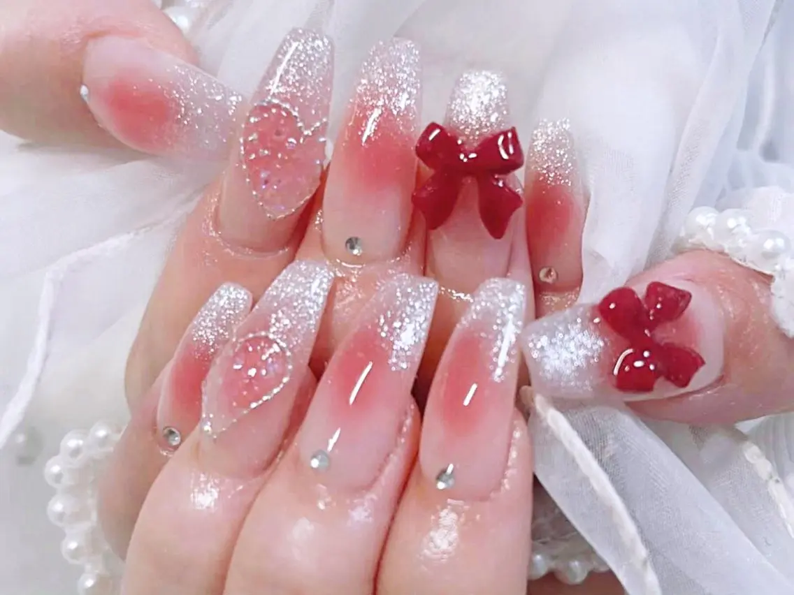 メンズ ネイル アートネイル フレンチネイル ジェルネイル キラキラネイル パラジェル ハンドネイル Bloom スカルプ専門店のネイルデザイン