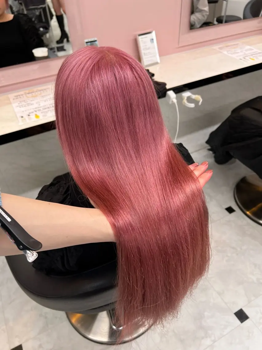 ロング ヘアカラー 韓国ベージュ🏹 YUTOのヘアスタイル