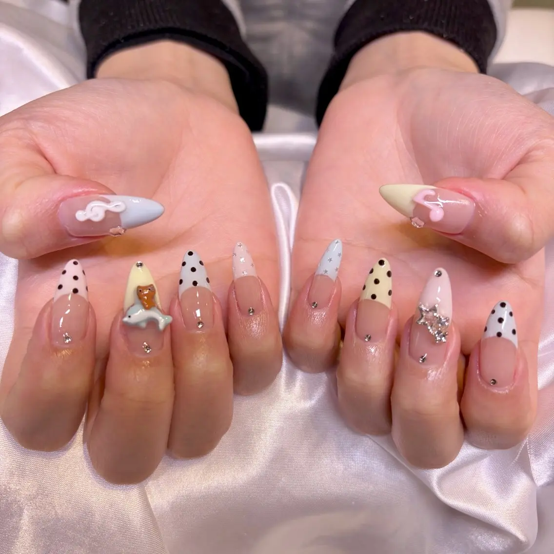 ネイル ドット ハンドネイル nail salon e'mu💐のネイルデザイン