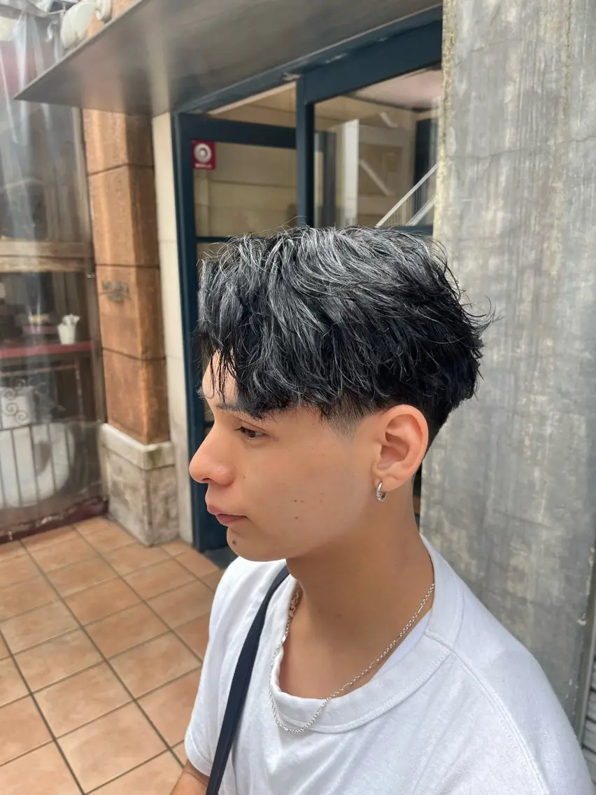 ショート メンズ ⚡メンズパーマフ ェードカットTomyのヘアスタイル
