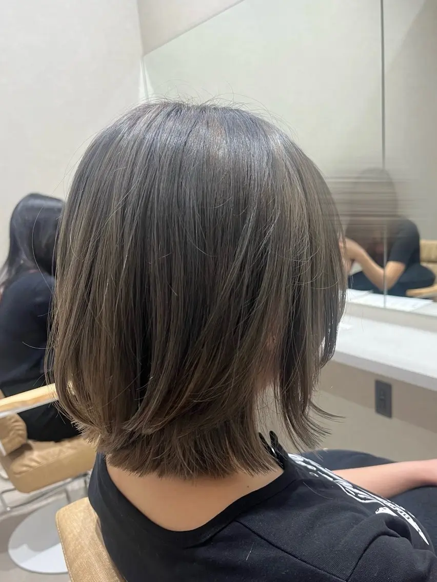 ミディアム カラー ボブレイヤー ブリーチ 透明感カラー グレージュ シアーグレージュ カット ヘアカラー トリートメント 艶感透明感カラー/ 大分 Keigoのヘアスタイル