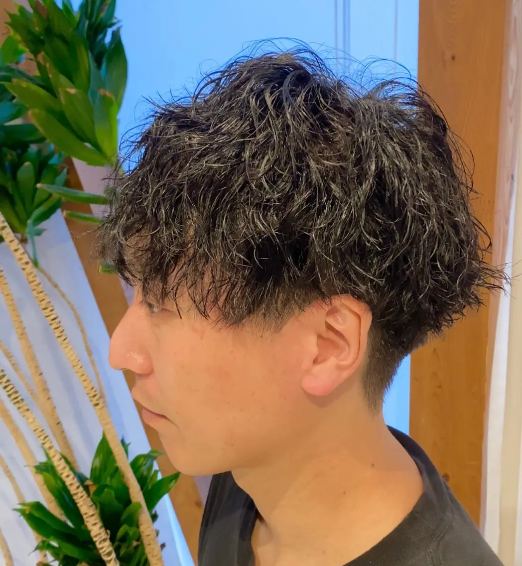 ショート パーマ メンズ メンズパーマ ツイストスパイラルパーマ スパイラルパーマ ナツハラ サトシのヘアスタイル