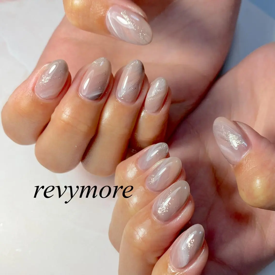 ミディアム ネイル ジェルネイル ニュアンスネイル オフィスネイル シンプルネイル nail salon Revymoreのネイルデザイン