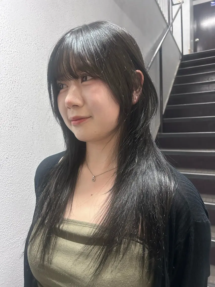 ロング カラー 黒髪 透明感カラー ダークグレー ダークグレージュ グレージュ ヘアカラー トリートメント 透明感カラー/ 似合わせパーマのヘアスタイル