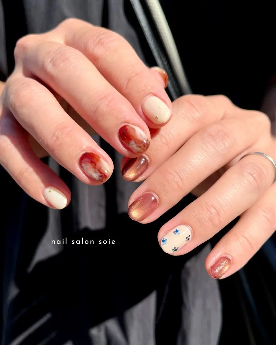 ネイル ブラウン フラワーネイル soie nailのネイルデザイン
