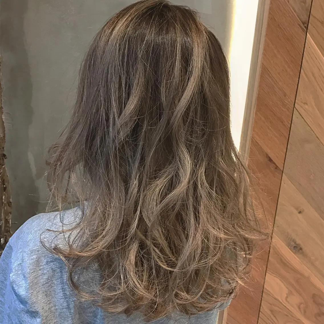 ロング カラー パーマ ハイライトカラー イルミナカラー ハイライト 髪質改善 Daisukiのヘアスタイル