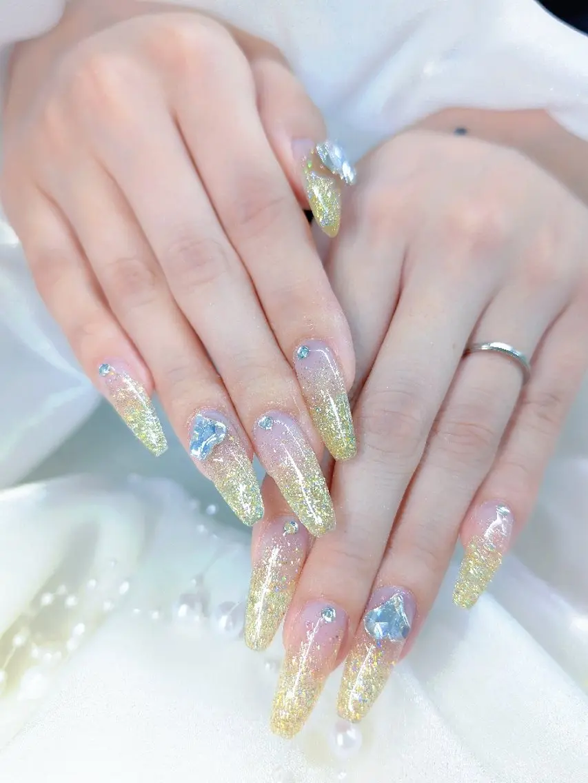 ネイル 長さ出し フラッシュネイル フレンチネイル ジェルネイル キラキラネイル Chouette Nailのネイルデザイン