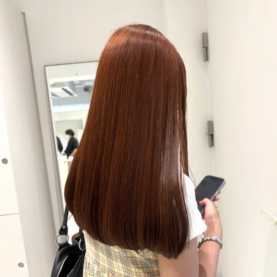 セミロング カラー ベージュカラー ブラウンカラー ハイトーンカラー オレンジ オレンジベージュ ヘアカラー トリートメント ヘッドスパ カジュアルを女っぽく 𝗮𝘆𝗮𝗰𝗼のヘアスタイル