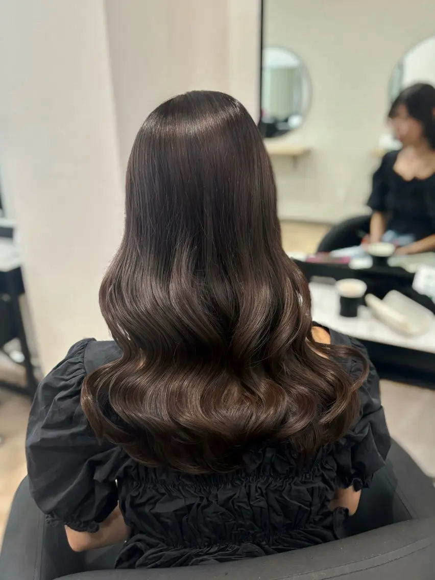 ロング カラー ブラウンカラー ケアカラー チョコレートブラウン カット ヘアカラー 𝒎𝒐𝒆🩰 名駅/ヘアメ/暖色♡のヘアスタイル