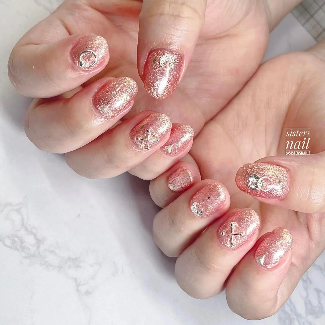 ネイル アートネイル ゴールド キラキラネイル ラメ(グリッター) ピンク sisters nail.fのネイルデザイン