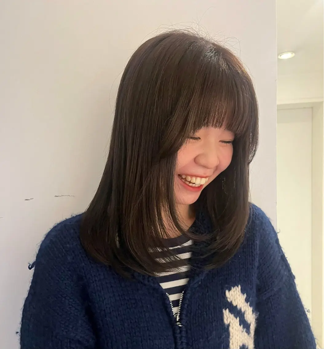 セミロング 顔周りカット カット ヘアカラー トリートメント あやか/ベージュ /透け感カラーのヘアスタイル