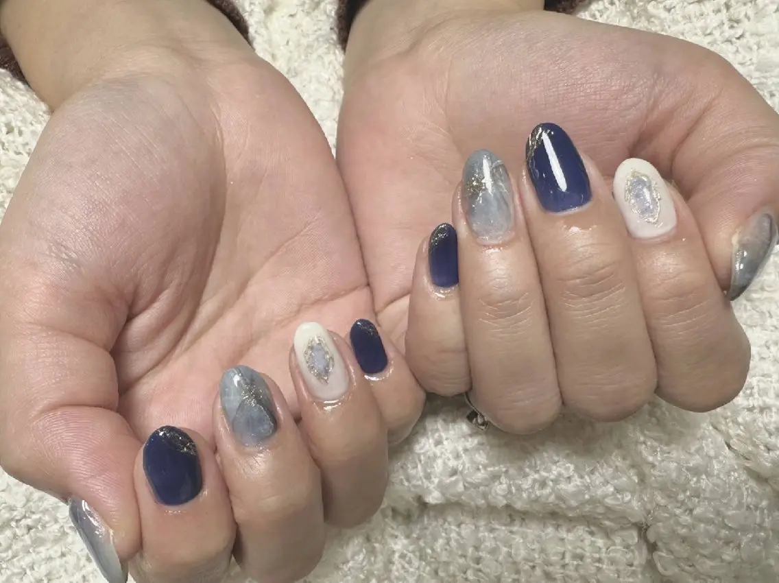 ネイル 大理石ネイル(マーブル) 持ち込み ネイビー TAKAHASHI NANAMIのマツエク・マツパデザイン