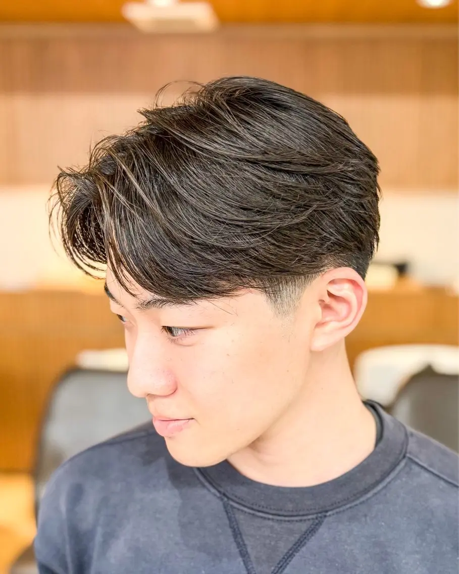 ショート メンズ アップバング メンズブリーチ ビジネス センターパート コンマヘア カット トリートメント 【メンズ縮毛矯正】 FILMS 軍司のヘアスタイル