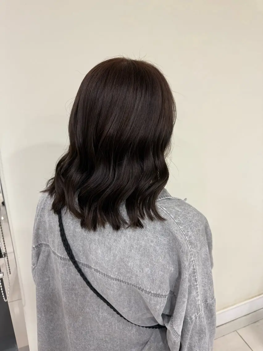 ミディアム カラー ブリーチ ブリーチなしカラー 佐藤 梨夢のヘアスタイル