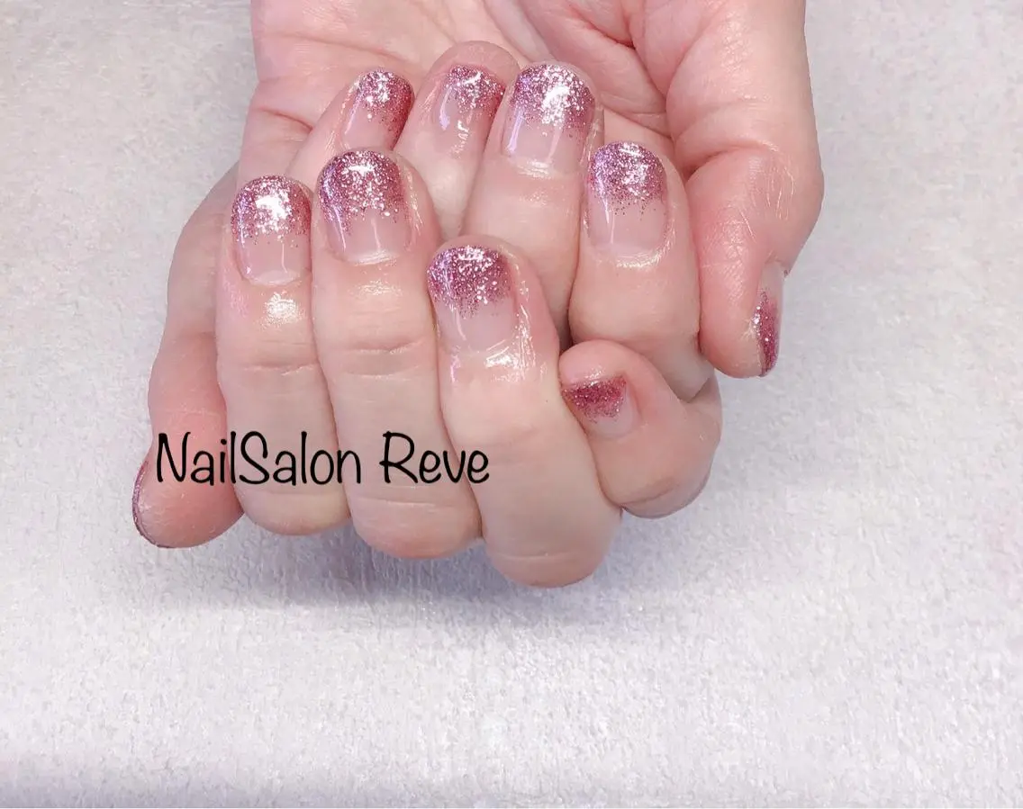 ネイル グラデーション キラキラネイル ラメ(グリッター) ラメグラデーション ピンク ハンドネイル NailSalon Reveのネイルデザイン