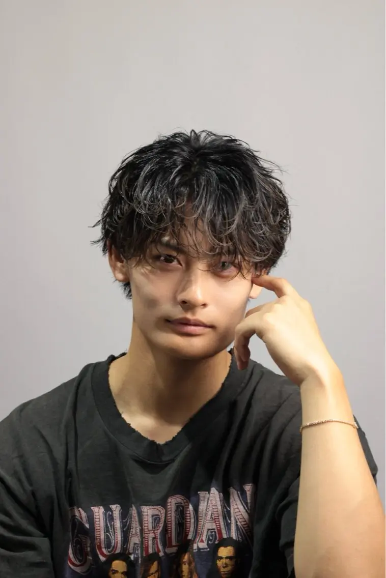 ショート パーマ ヘアアレンジ メンズ メンズパーマ メンズツイストパーマ 波巻きパーマ ツイストパーマ 🔥ニュアンス フェザー小林海斗🔥のヘアスタイル