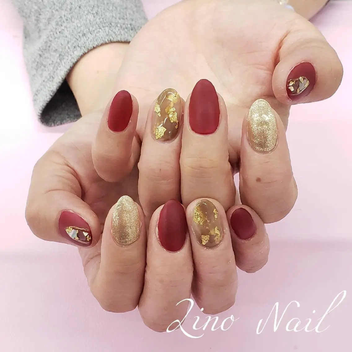 ネイル ボルドー ブラウン カジュアル ジェルネイル ゴールド ハンドネイル Lino Nailのネイルデザイン