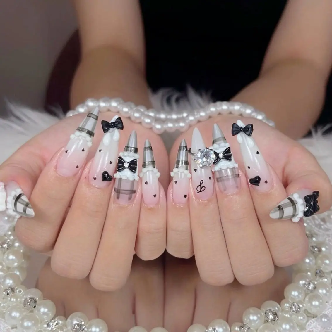 ネイル アートネイル ボルドー フレンチネイル ジェルネイル 氷ネイル・うるうるネイル ハンドネイル Julie NailSalonのネイルデザイン
