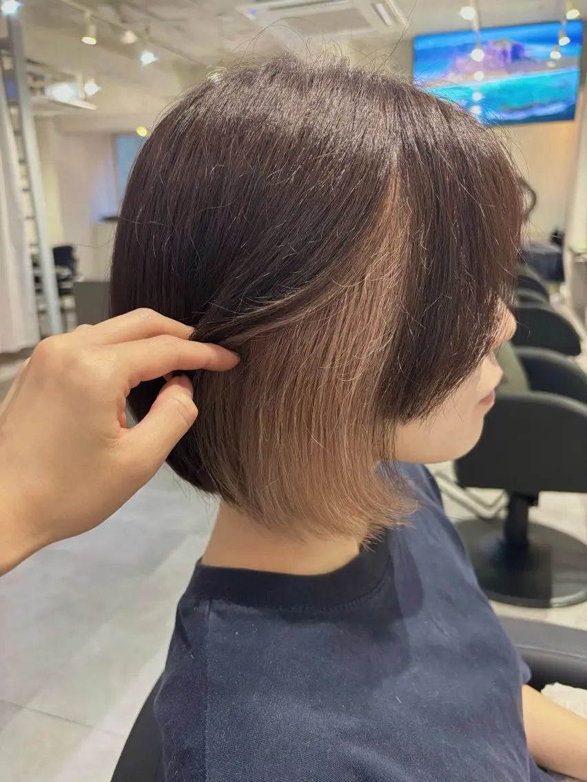 ショート カラー ベージュカラー ブリーチ ミルクティーベージュ カット ヘアカラー トリートメント 透明感/暖色カラー くるみのヘアスタイル