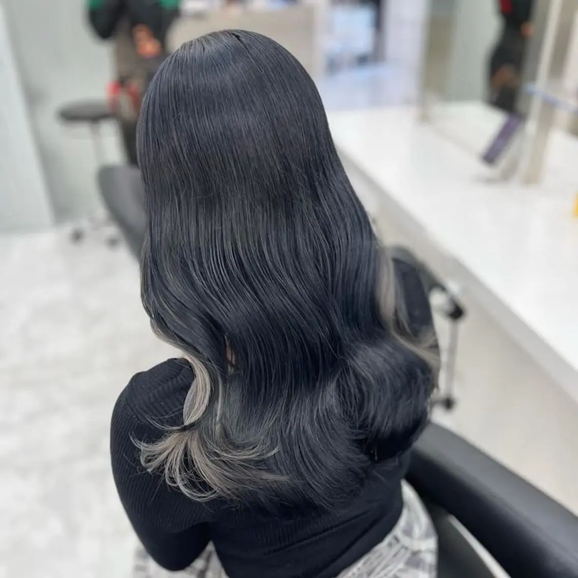 ロング カラー パーマ ヘアアレンジ メンズ キッズ メンズ韓国風 黒髪 ブルーカラー ブルーブラック レッドカラー 髪質改善Ⅰ透明感 艶カラーⅠたつやのヘアスタイル