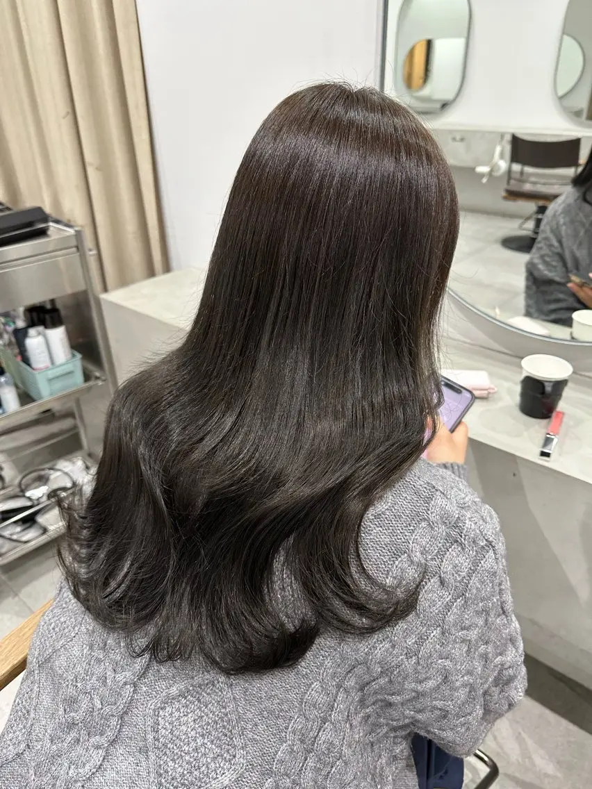 セミロング カラー カット ヘアカラー トリートメント シガ ミクトのヘアスタイル