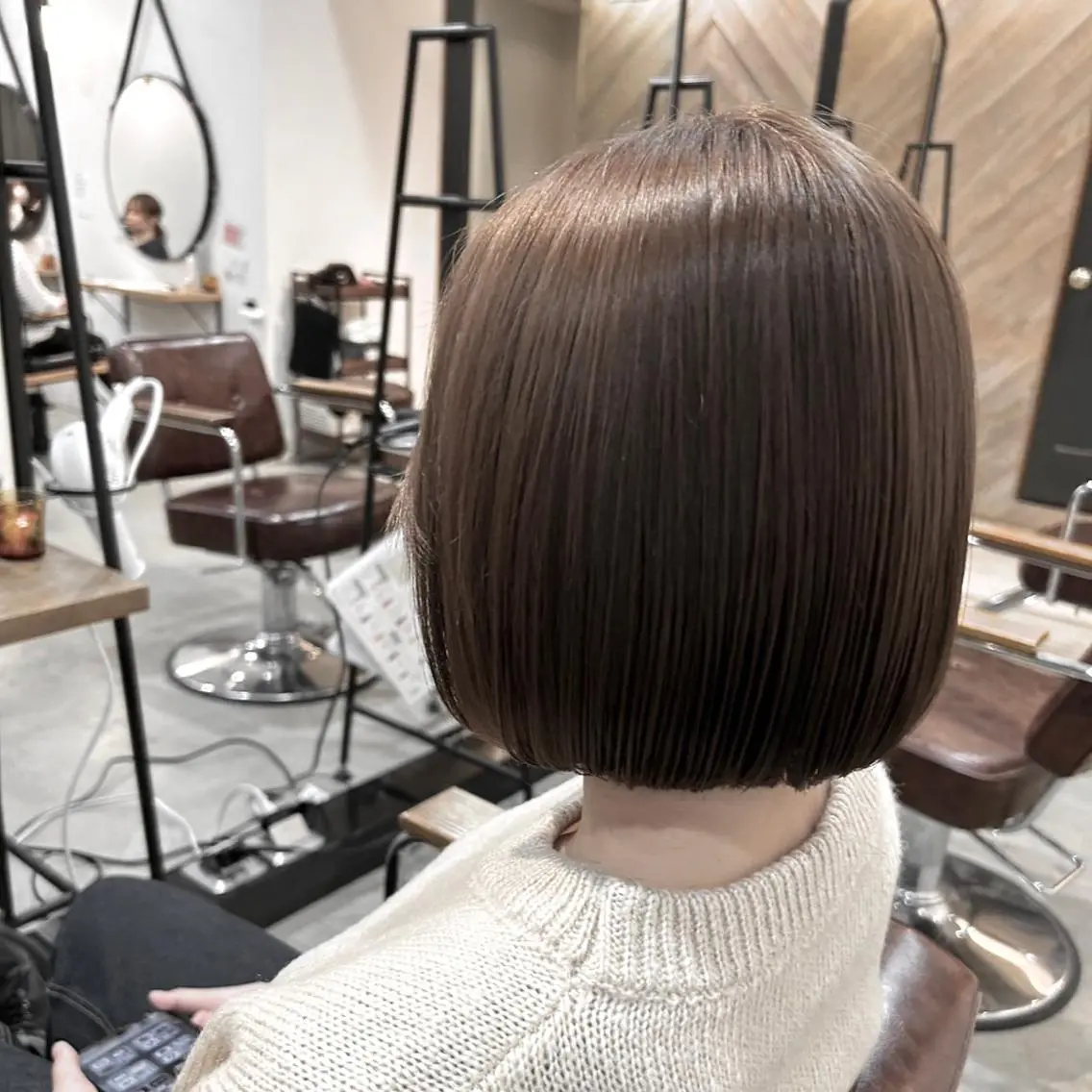 ミディアム ボブ カット ヘアカラー トリートメント 梅田/酸性ストレート ✨愛一郎のヘアスタイル
