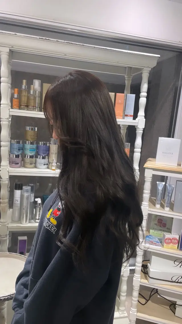 ロング カラー アッシュ アッシュグレー ブリーチ 透明感カラー イルミナカラー CreBiA🎀 ayaのマツエク・マツパデザイン