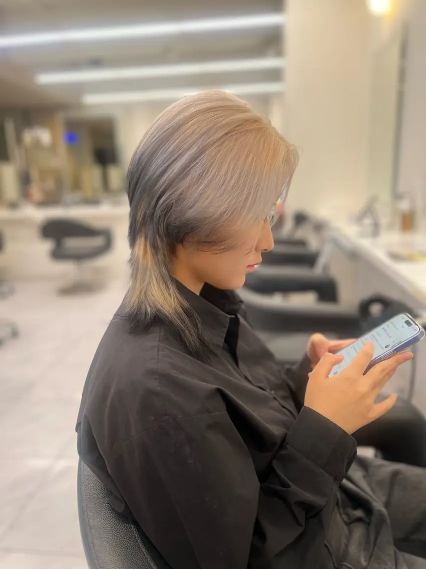 ショート カラー ヘアアレンジ カット ヘアカラー トリートメント ヘッドスパ ヘアセット 💍透明感×韓流ハイ トーン💍RYUTAのヘアスタイル