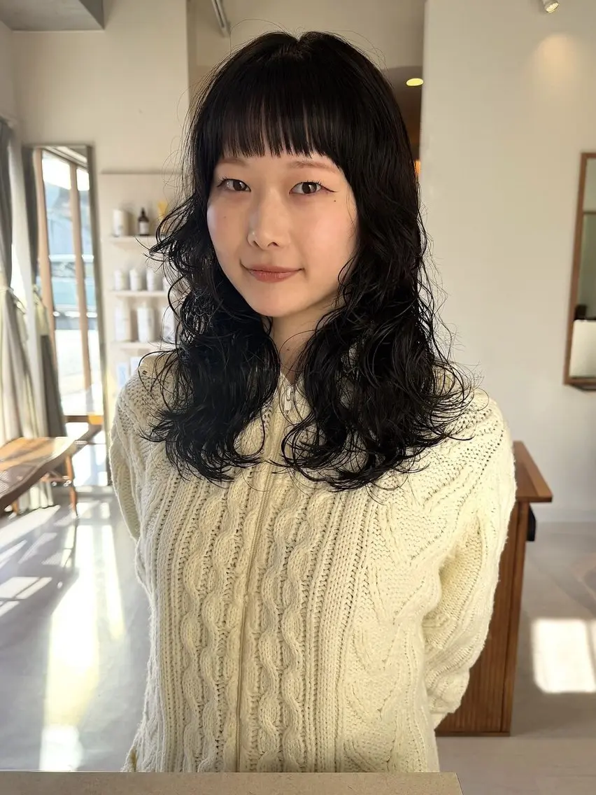 ミディアム カラー パーマ パーマ🌀/縮毛🪡 透明感カラー🧊のヘアスタイル