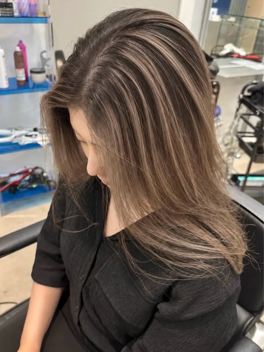 ロング レイヤーカット ヘアカラー 🔷バレイヤージュ 🔷飯野達也のヘアスタイル