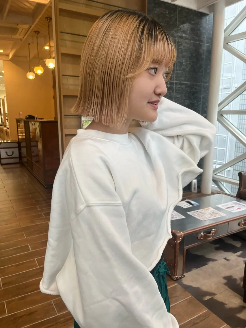 ミディアム 切りっぱなしボブ ボブ カット 酸性ストレート/ 暖色カラー/ココネのヘアスタイル