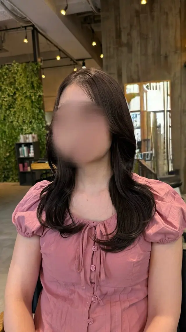 セミロング レイヤーカット ヘアカラー 🎀Lolonois 池田店🎀佐藤百奈美のヘアスタイル