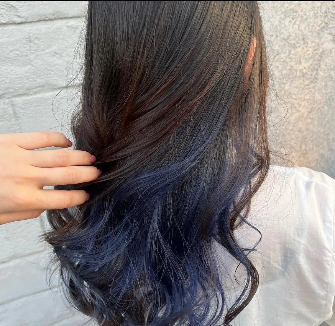 カラー ブリーチ ブルーカラー インナーカラー 大賀 チサトのヘアスタイル