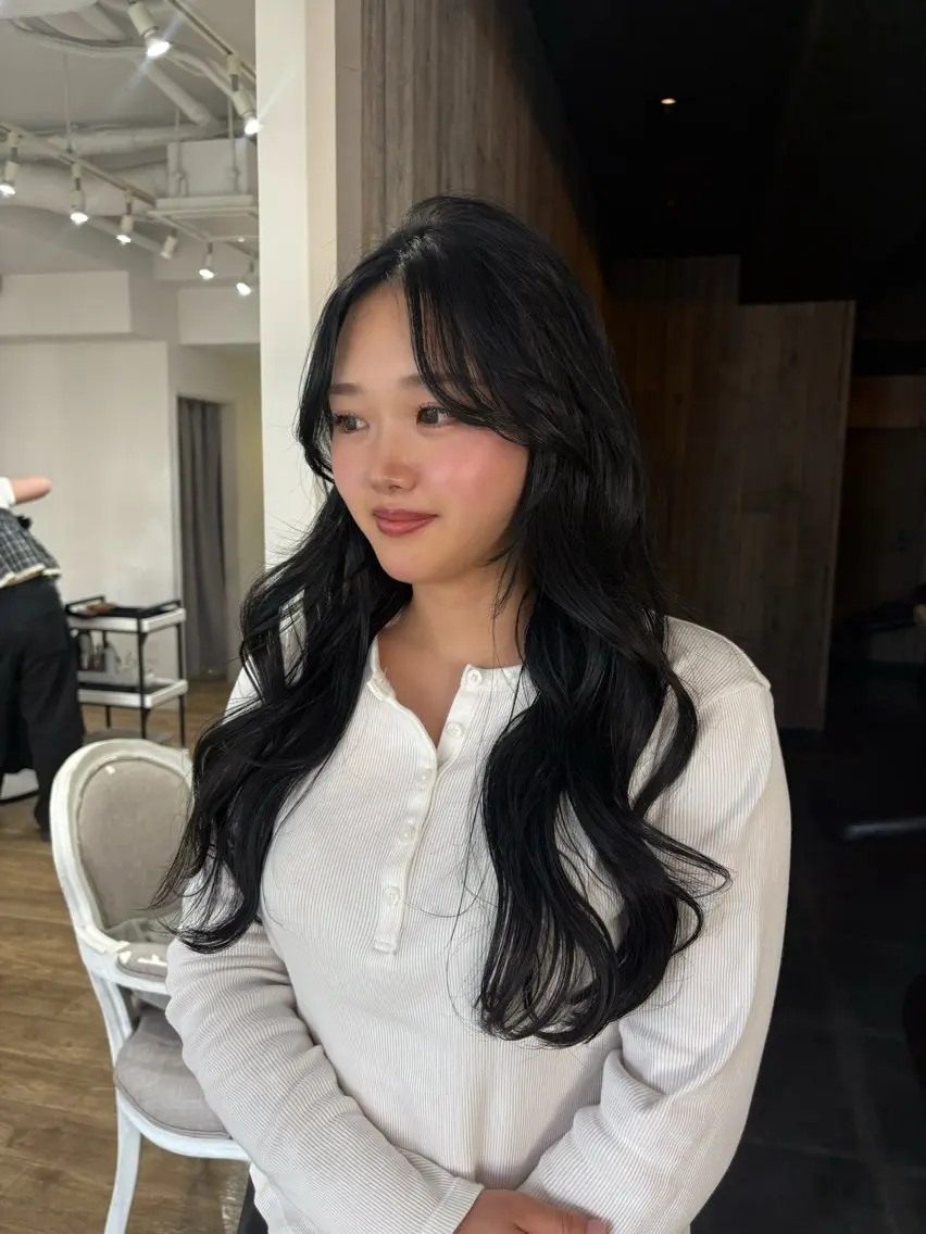 ロング カラー 黒髪 ブルーカラー ブルーブラック 透明感カラー 🎀a0i 🎀のヘアスタイル