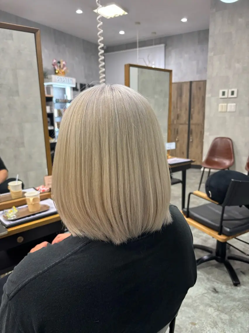 ショート ヘアカラー 市毛 結菜のヘアスタイル