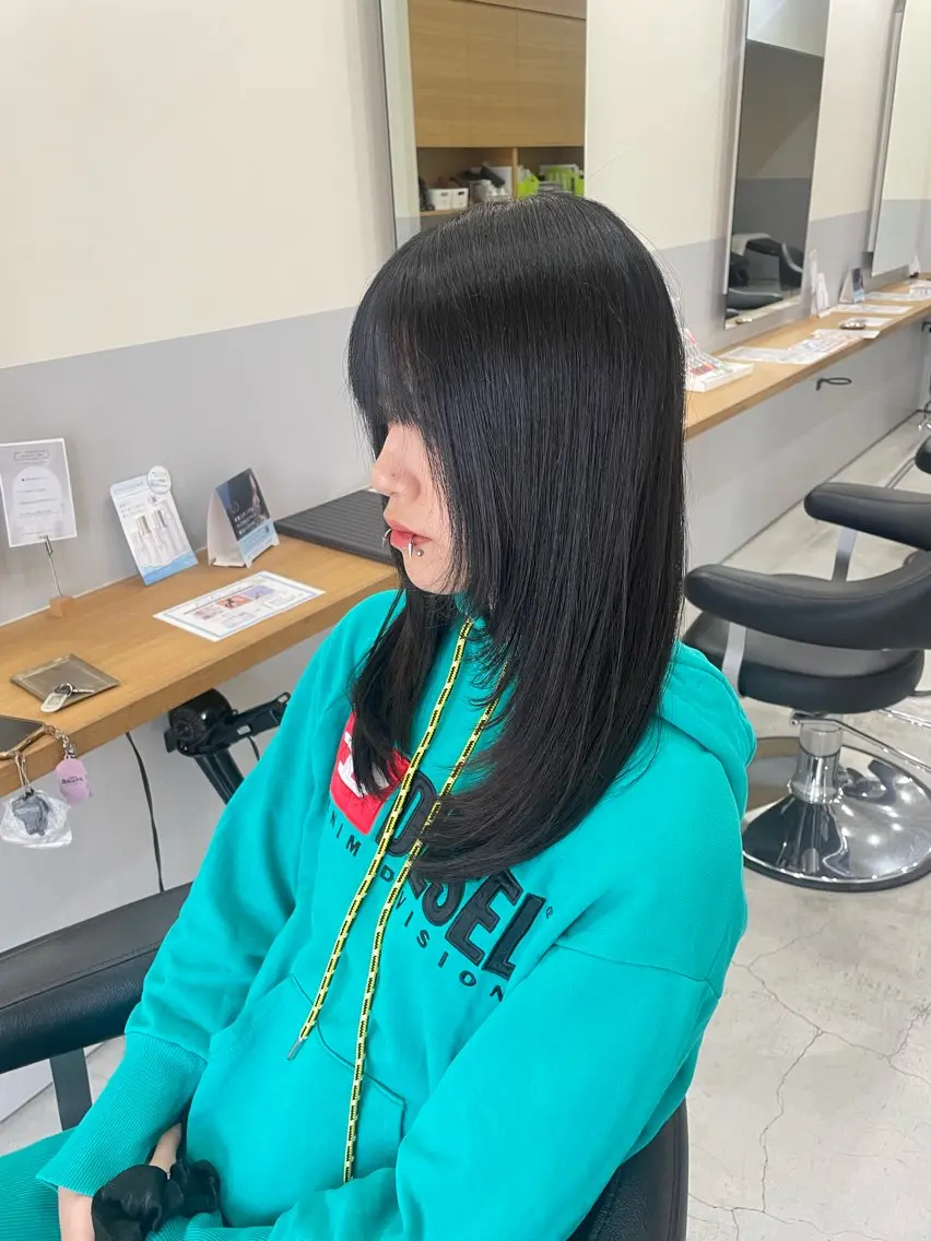 ミディアム レイヤーカット 小久保 里紗のヘアスタイル
