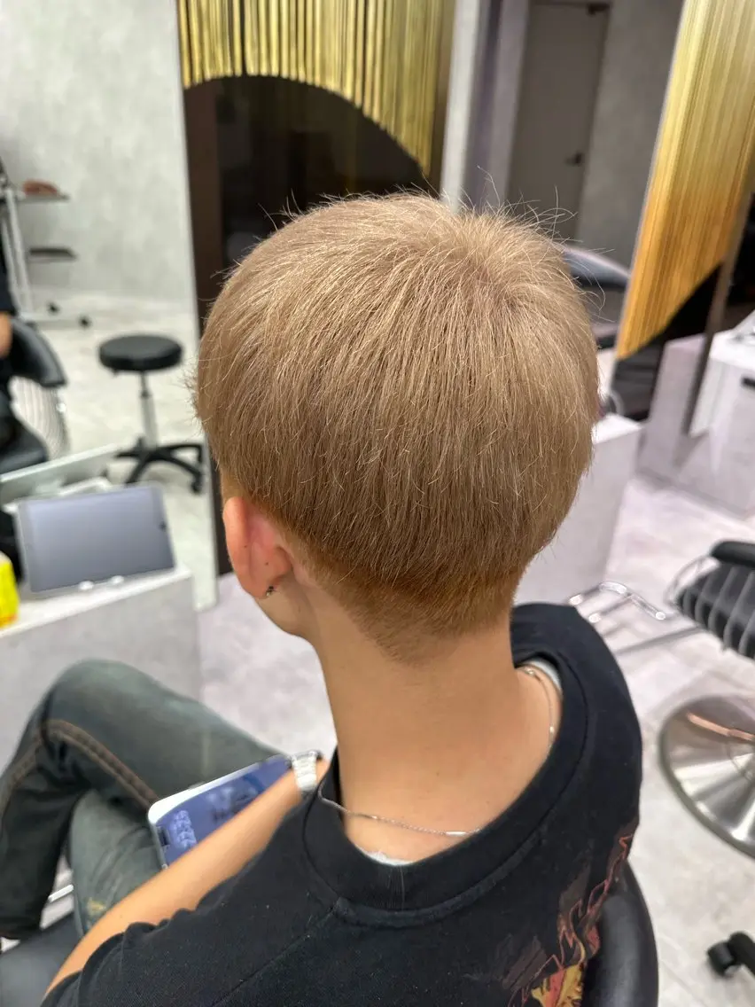 カラー メンズ メンズブリーチ ベージュカラー ブリーチ ミルクティーベージュ DAIKIベージュ 🍂レイヤーカットのヘアスタイル