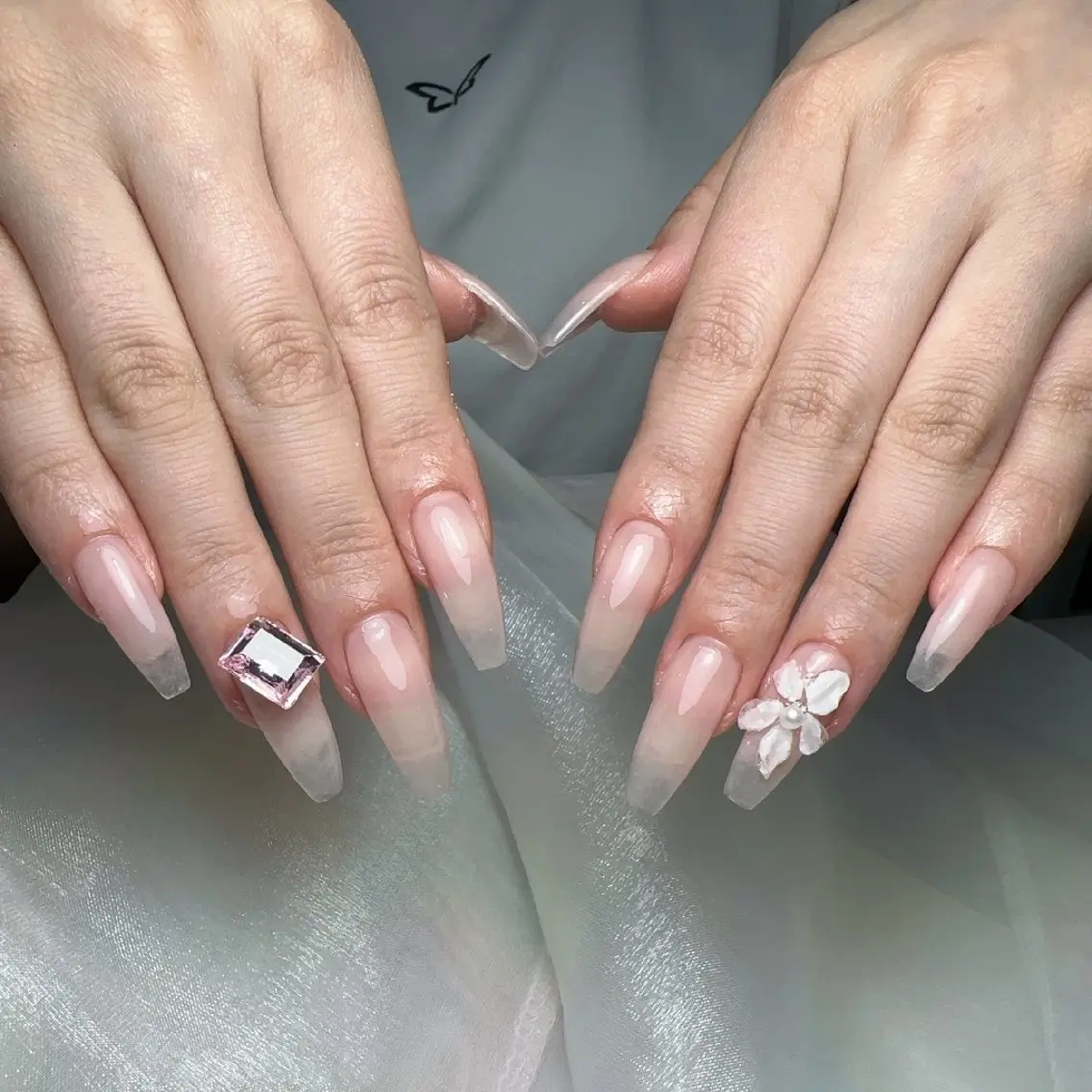 ネイル フラワーネイル フットネイル フレンチネイル ガーリー キラキラネイル ハンドネイル UM Nail Salonのネイルデザイン