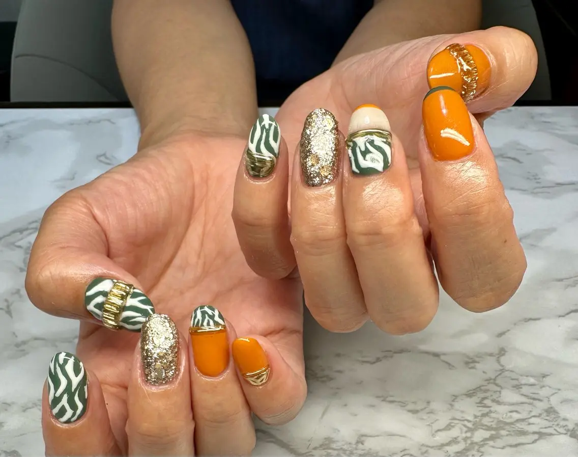 ネイル アニマル柄 アートネイル ラメ(グリッター) ニュアンスネイル Mai’s nailのネイルデザイン