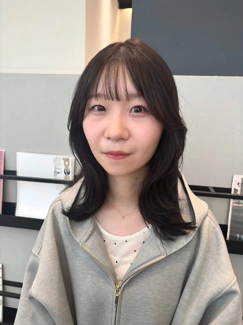 ミディアム カラー ヘアアレンジ 透明感カラー ダークグレー ダークグレージュ グレージュ くびれヘア カット ヘアカラー トリートメント 透明感カラー/ レイヤーkotonoのヘアスタイル