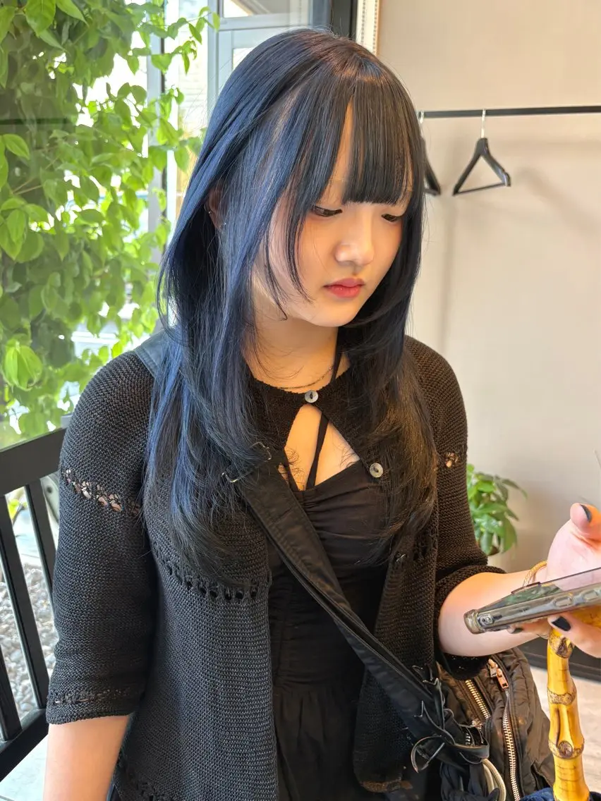 ロング カラー 黒髪 ブルーカラー デザインカラー レイヤーカット シャギー REINA /nёn/女性限定のヘアスタイル