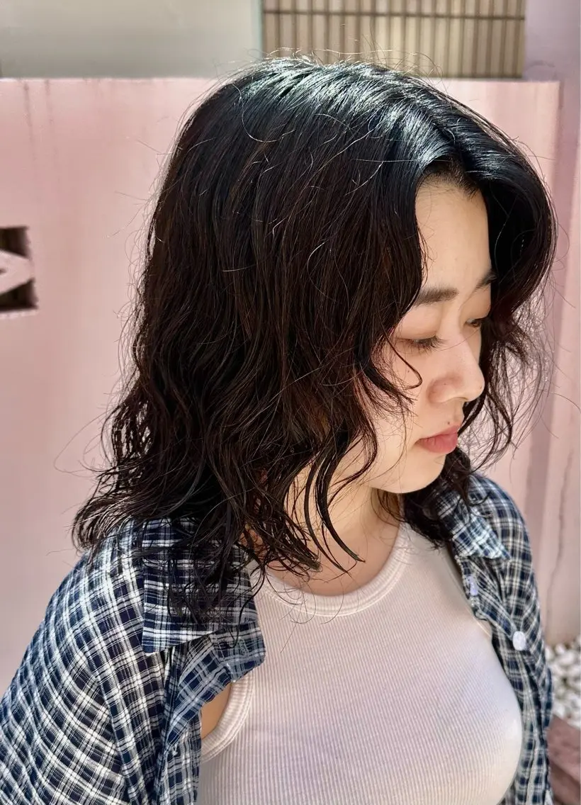 ミディアム パーマ ミディアムパーマ レイヤーカット デジタルパーマ スパイラルパーマ ✂︎岡根 京花✂︎のヘアスタイル